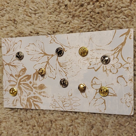 Lapel pin #7 - Picture 2 of 2